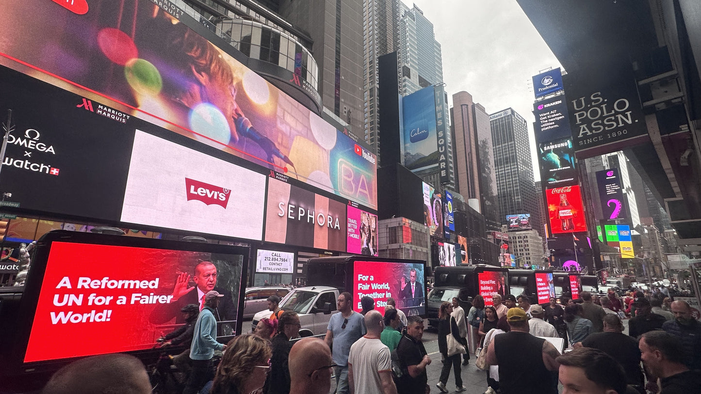LED Advertising Mobile Billboard Truck
